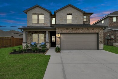348 Selah Ct, Alvin, TX 77511 - photo 2