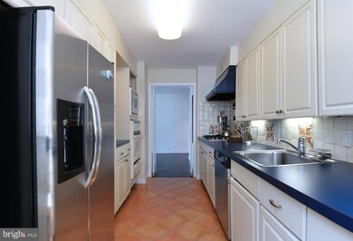 Watergate West Residences unit 511, Washington, DC 20037 - photo 4