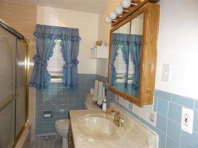 21 Chestnut Ct, Rensselaer, NY 12144 - photo 4