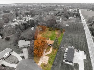 4529-4533 Camelot Cir, Uniontown, OH 44685 - photo 2