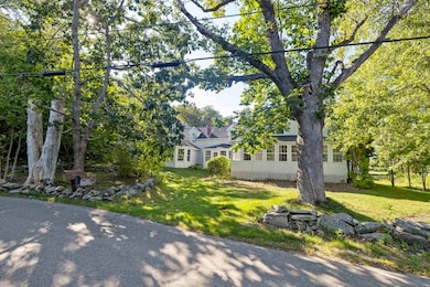 8 Clover Leaf Farm Road