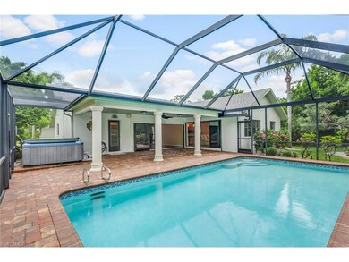 Large Pool w/ Steps & Seat