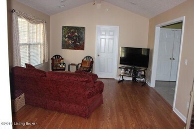 318 Forest Ridge Dr, Mount Washington, KY 40047 - photo 2