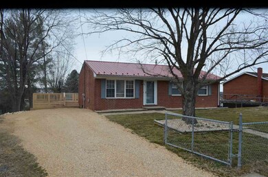 1131 S Winchester Ave, Waynesboro, VA 22980 - photo 2