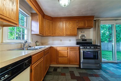 1 Shady Ln, Riverside, RI 02915 - photo 2