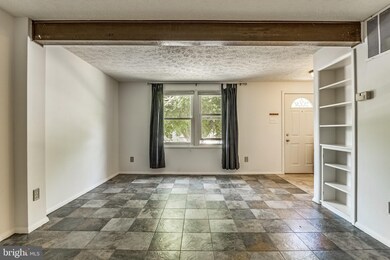 8105 Parkdale Ct, Springfield, VA 22153 - photo 6