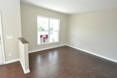 COLU_Waterford_Park_387_flex_room2