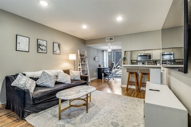 4020 Holland Ave unit 203, Dallas, TX 75219 - photo 2