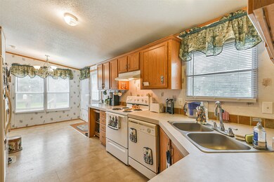 1607 Bunyard Rd, Alvin, TX 77511 - photo 6