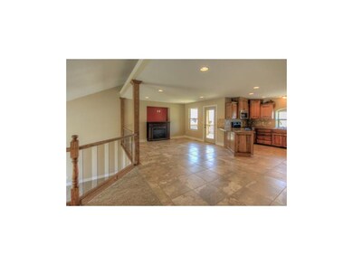 Spacious Kitchen Dining and Hearth room features u