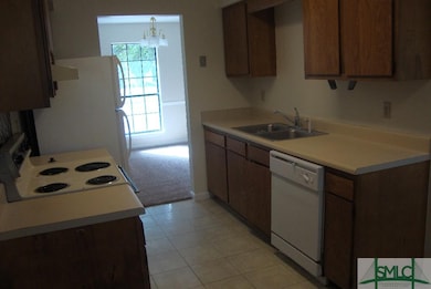 Fully equipped kitchen.