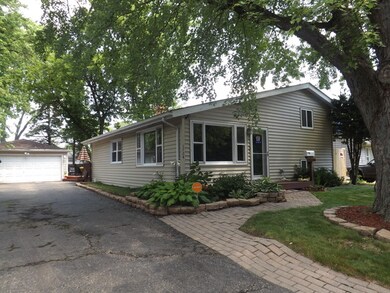 1724 Queens Ct, Carpentersville, IL 60110 - photo 2