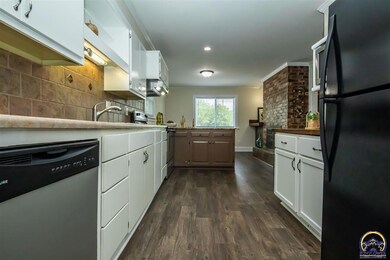 8724 SW 10th Ave, Topeka, KS 66615 - photo 4