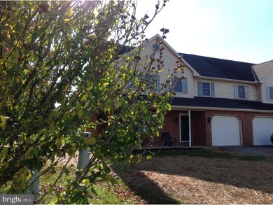 908 Cacoosing Dr, Reading, PA 19608 - photo 2