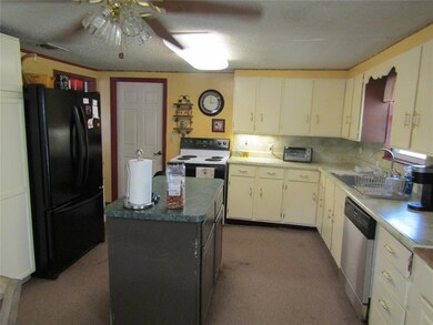 704 Barnes Rd, Cleburne, TX 76031 - photo 5