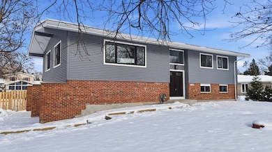 134 Lunt Ave, Schaumburg, IL 60193 - photo 2