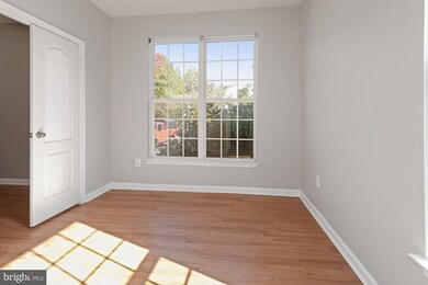 2392 Woodland Pond Ln, Herndon, VA 20171 - photo 3