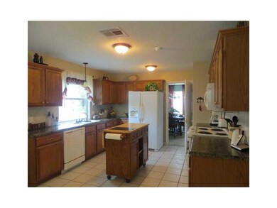 Kitchen. LARGE KITCHEN WITH ISLAND