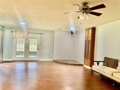 308 Iris Park Dr, Pineville, LA 71360 - photo 4