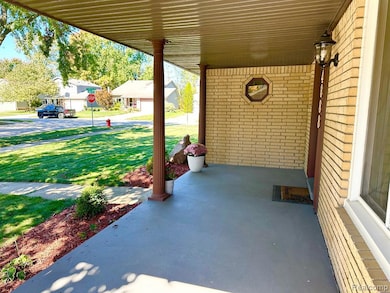 24888 Apple Crest Dr, Novi, MI 48375 - photo 3