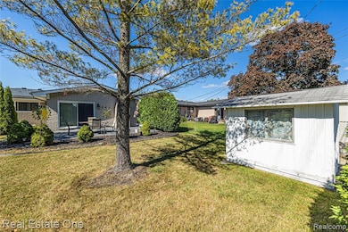 36268 Jeffrey Dr, Sterling Heights, MI 48310 - photo 2