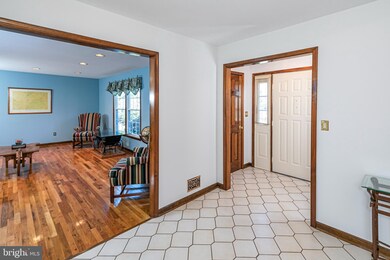 8 Tulsa Ct, Monmouth Junction, NJ 08852 - photo 4