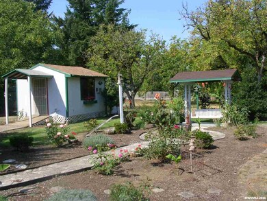 2064 SE Laura Ln, Dallas, OR 97338 - photo 3