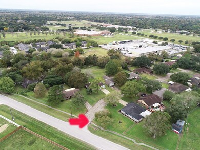 1925 Parkcrest St, Alvin, TX 77511 - photo 2