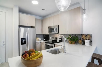 Kitchen with kitchen peninsula, tasteful backsplas