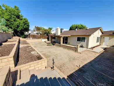Bring your imagination to this terraced yard.