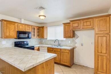 2912 N 54th Ln, Phoenix, AZ 85031 - photo 6