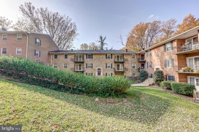 3800 Lyndhurst Dr unit 302, Fairfax, VA 22031 - photo 3