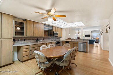 09-Dining & Kitchen