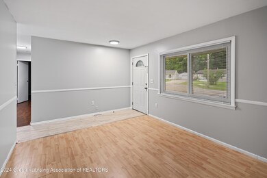 3227 Sunderland Rd, Lansing, MI 48911 - photo 4