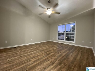 1512 Rockview Cir, Weaver, AL 36277 - photo 5