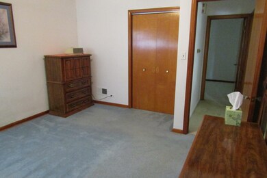 956 S Hillcrest Ave, Elmhurst, IL 60126 - photo 2