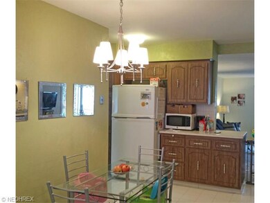 Eat-in kitchen