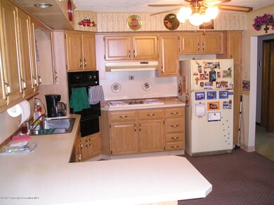 835 Oak St, Taylor, PA 18517 - photo 3