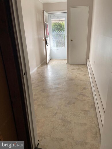 661 Dixon St, Allentown, PA 18103 - photo 2