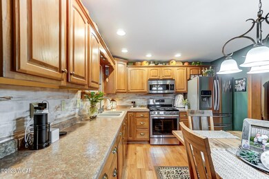 013_614 W 3rd St