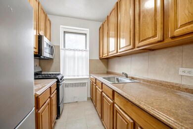 New Hampshire House Condos unit D8, Rego Park, NY 11374 - photo 5