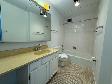 2005 S Finley Rd unit 1107, Lombard, IL 60148 - photo 6