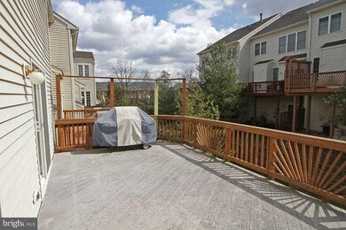 42947 Shelbourne Square, Chantilly, VA 20152 - photo 6