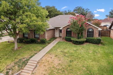 1025 Clear View Dr, Bedford, TX 76021 - photo 3