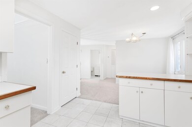 18 Crawford Ln unit U8, Nashua, NH 03063 - photo 7