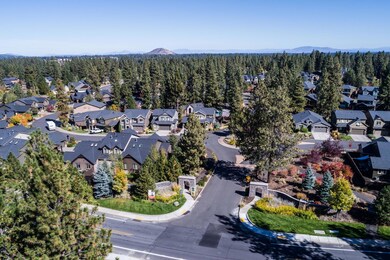 60454 Hedgewood Ln, Bend, OR 97702 - photo 3