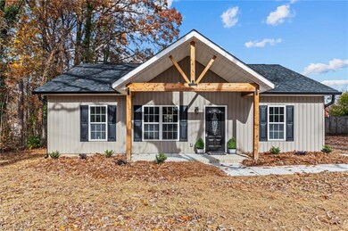 402 N Ward Ave, High Point, NC 27262 - photo 4