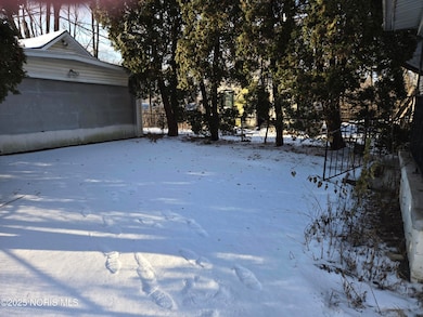 647 Curtis St, Toledo, OH 43609 - photo 3