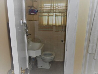 Downstairs 1/2 Bathroom