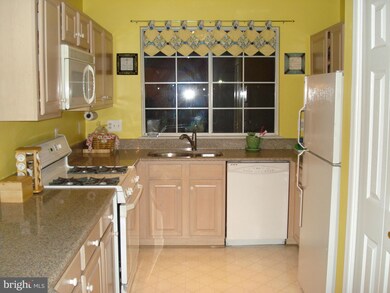 12481 Hayes Ct unit 202, Fairfax, VA 22033 - photo 3